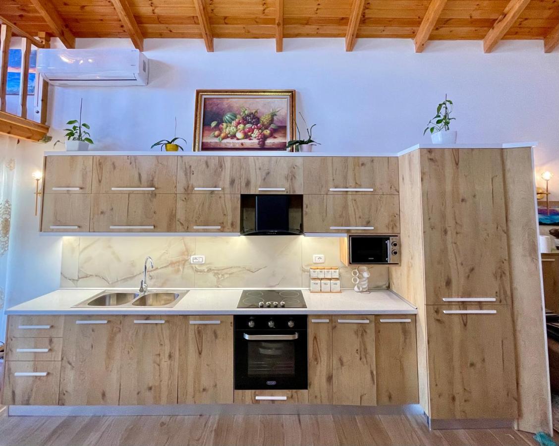 River Escape Villa - Private Beach, Scenic View & Bbq Tepelene Exterior foto