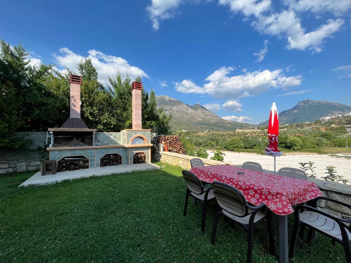 River Escape Villa - Private Beach, Scenic View & Bbq Tepelene Exterior foto